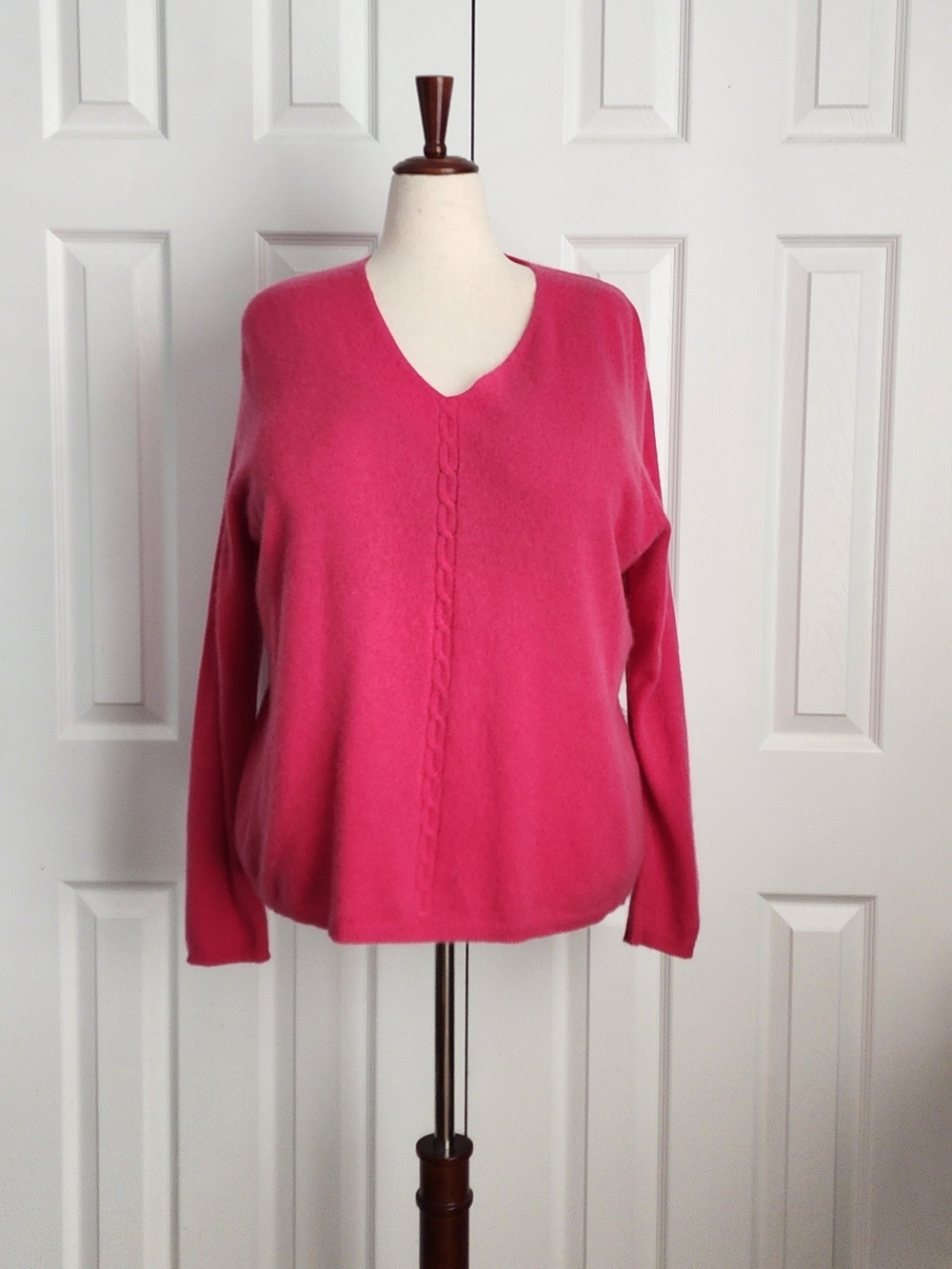 Cashmere Women's Fuchsia V-Neck Cable-Detail Sweater 2x